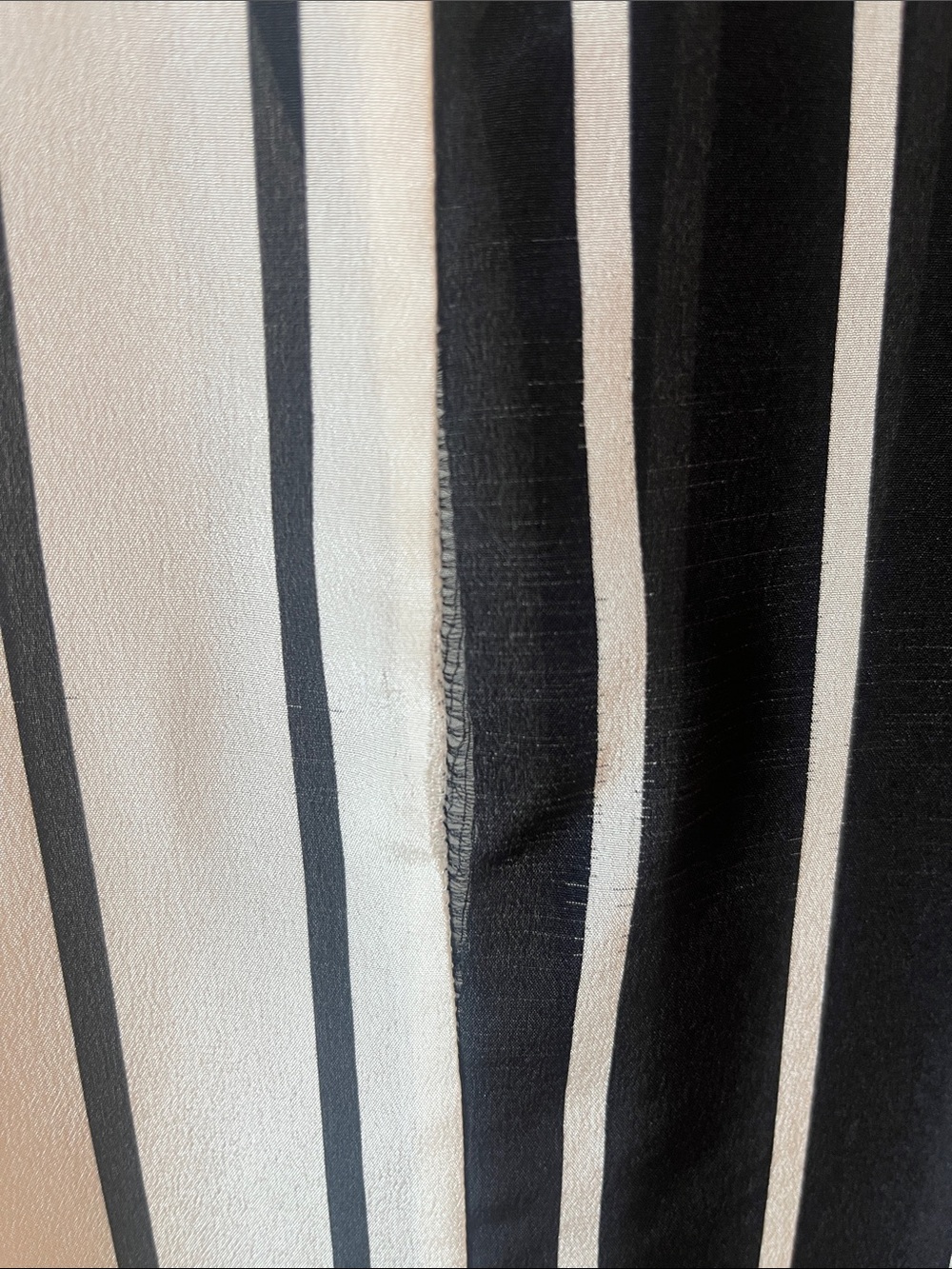 Alice + Olivia striped SILK BLOUSE size XS with flaws - Picture 6 of 6